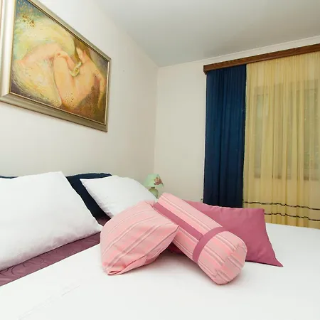 Korkyra Apartman *